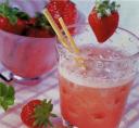 Erdbeer-Vanille-Molke-Drink © “Cocktails-Drinks mit und ohne Alkohol-Die besten Rezepte”