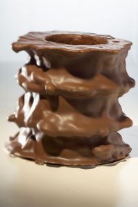 Für den den "Salzwedeler Baumkuchen" werden ausschließlich Butter, Zucker, Vanille, Mehl und frische Eier verwendet. Foto: djd/Salzwedeler Baumkuchenbetriebe Bosse GmbH